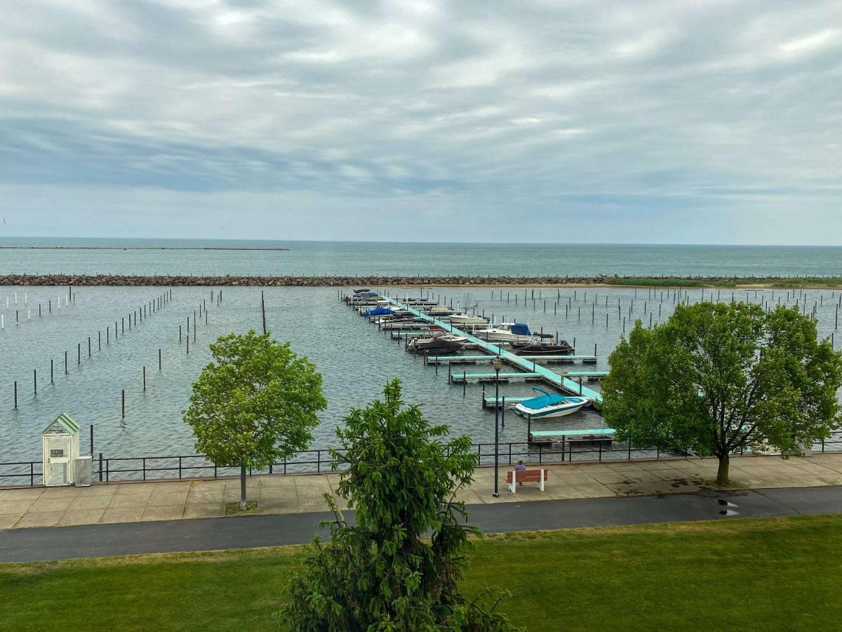 Clarion Hotel Conference Center On Lake Erie Dunkirk Exterior foto