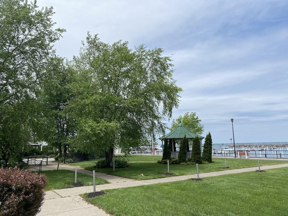 Clarion Hotel Conference Center On Lake Erie Dunkirk Exterior foto
